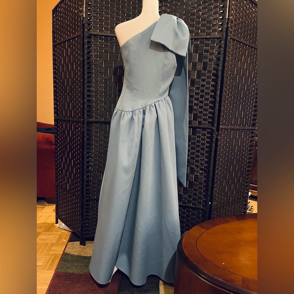 Elliatt Liesel One-Shoulder Dress. Shoulder bow, draped overlay. Smokey blue. M - Picture 10 of 14
